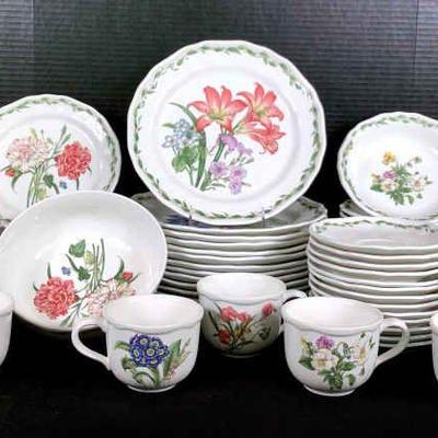 GRLI222 Casual Gourmet Noritake Dishes	Set includes dinner plates, salad plates, bowls and more
