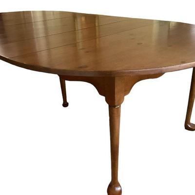 GRLI701 Walter Wabash Solid Wood Table Seats 4-12	Very nice table with 4 sleeves. Great quality construction. Beautiful piece with lots...