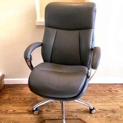GRLI202 Icomfort Workpro Office Chair	Dark grey office chair with back and height adjustments. Does have lumbar support. 
