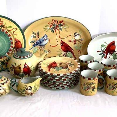 GRLI243 Lenox Winter Greetings Everyday Collection	28 piece collection of the Lenox Winter Greetings Everyday Cardinal. 
