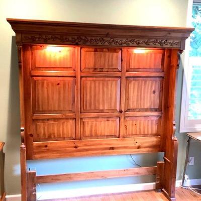 GRLI227 Thomasville Headboard	By Thomasville Furniture, is this beautiful wood headboard with a leaf/vine design on top. Has 2 lights on...