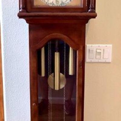 GRLI200 Colonial Chippendale Style Grandfather Clock	Buy Colonial Mtg Company with 3 weights and a pull chain. Has the open pediment top...