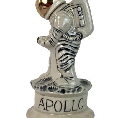 BEDO713 Tom Sims Apollo Astronaught Decanter	Vintage decanter made in 1970, one of two pieces put out to commemorate the Apollo program,...