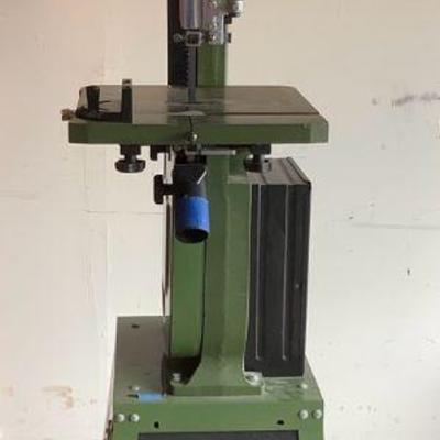 TOSH307 Central Machinery Wood Bandsaw 14” W/Dust Collector	Model 32208.  Comes with blades and operation manual.  Measures approximately...