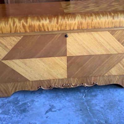BIGA323 Vintage Cedar Hop Chest	Chest is very clean but the right back leg broken piece is inside.  Cabinet measures approximately...