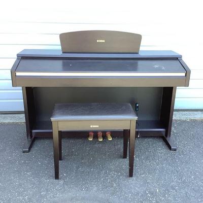 BEDO315 Yamaha YDP-223 Digital Piano	Piano comes with owners manual and headphones.  Piano offers many options from concert to church...
