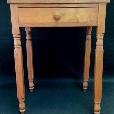 MAGR204 18th Century American Dovetail Accent Table	Overall looks to be in good condition. Some areas look to have refurbishment, some...