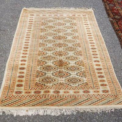 1217	HAND WOVEN ORIENTAL THROW RUG, APPROXIMATELY 4 FT 3IN X 5 FT 11 IN
