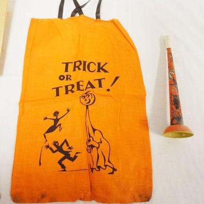 1266	VINTAGE HALLOWEEN TRICK OR TREAT CLOTH BAG & TIN NOISE MAKER
