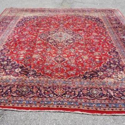 1208	HAND WOVEN ORIENTAL ROOM SIZE RUG, APPROXIMATELY 12 FT 6 IN X 9 FT 9 IN, SOME WEAR TO TOP
