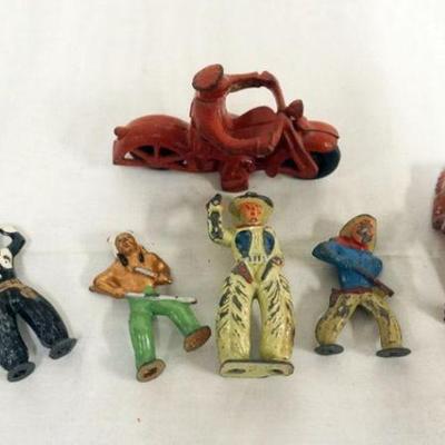 1257	GROUP OF ASSORTED VINTAGE CAST METAL TOY FIGURES AND MOTORCYCLE COP
