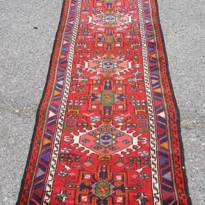 1215	HAND WOVEN ORIENTAL RUNNER, APPROXIMATELY 2 FT 6 IN X 9 FT 4 IN
