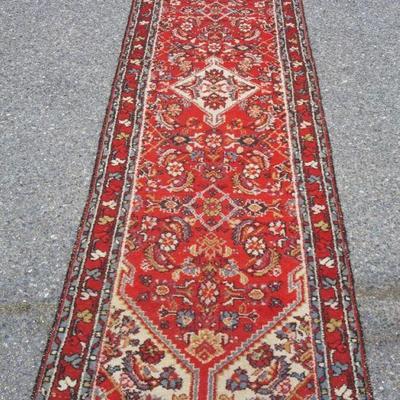 1228	PERSIAN RUNNER, APPROXIMATELY 2 FT 6 IN X 9 FT 2 IN
