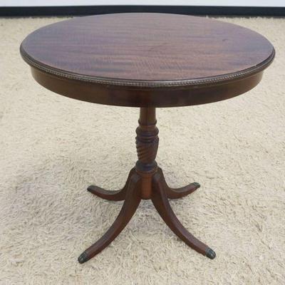 1149	OVAL WALNUT OCCASIONAL TABLE WITH REEDED DUNCAN PHYFE STYE FEET, APPROXIMATELY 19 IN X 24 IN X 27 IN H
