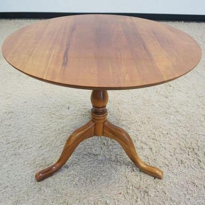 1151	HARDEN SOLID CHERRY ROUND OCCASIONAL TABLE, APPROXIMATELY 29 IN X 25 IN H
