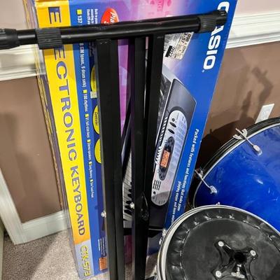 Keyboard with stand 