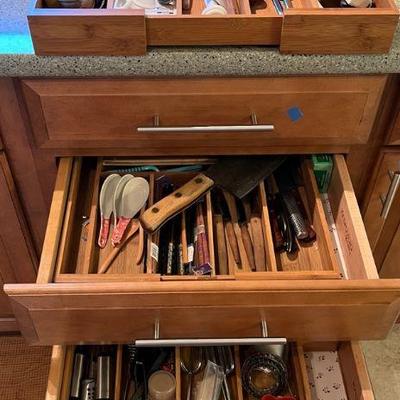 WWW133 Mystery Kitchen Drawers Of Various Knives & Utensils 