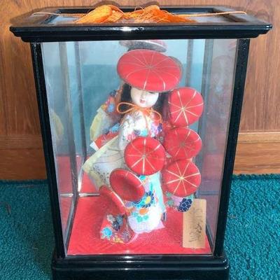 WWW111 Japanese Doll with Kimono in Plastic and Glass Case