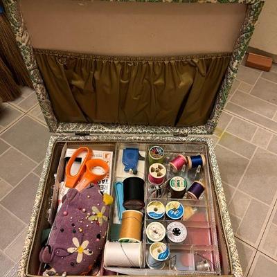 WWW205- Sewing Kit