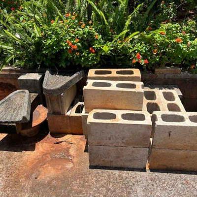 WWW177- Assorted Cinder Blocks 