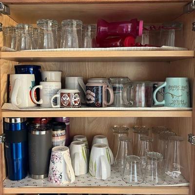 WWW038 Mystery Cabinet Of Mugs & Glasses