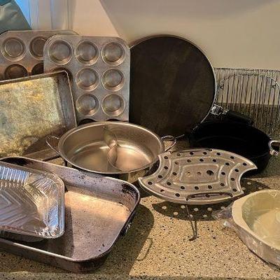 WWW139 Cast Iron Pot, Bakeware & More!