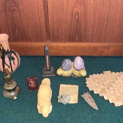 WWW132 Miscellaneous Trinkets and Vases