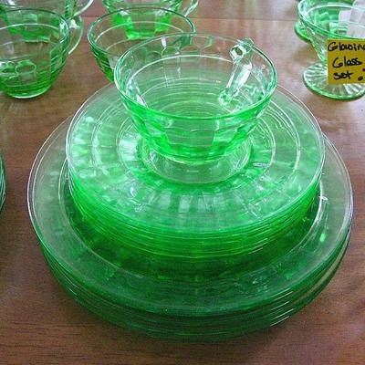 Glowing Uranium Glass Dishes Set