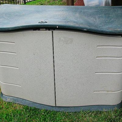 Rubbermaid Storage Chests