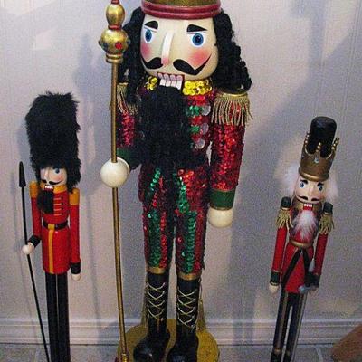 Large Medium Nutcrackers