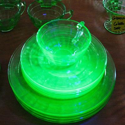 Glowing Uranium Glass Dishes Set