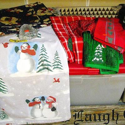 Christmas Table Clothes / Napkin Sets