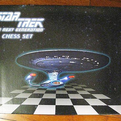 "Star Trek ~The Next Generation"~ Chess Set