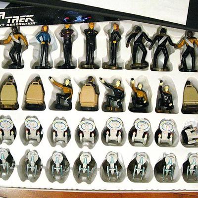 "Star Trek ~The Next Generation"~ Chess Set