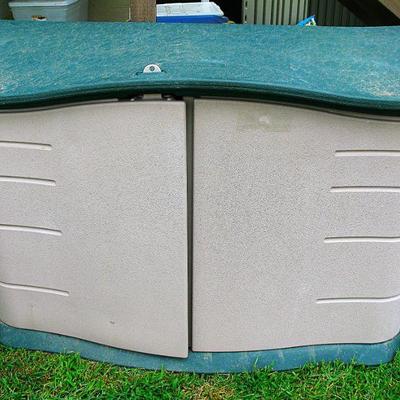 Rubbermaid Storage Chests