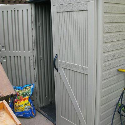 Rubbermaid outdoor or Garage Storage with Roof