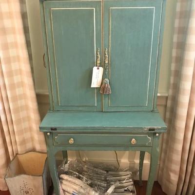 vintage Fairmont writing desk $349
27 X 22 X 56"