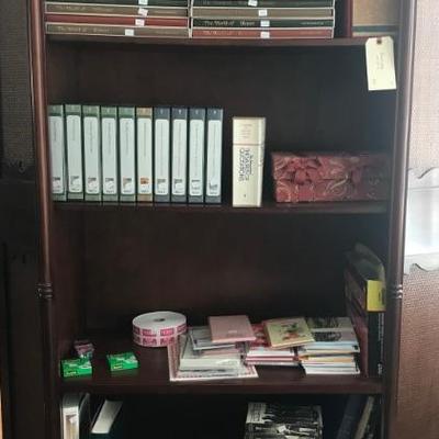 bookshelf $240
33 X 16 X 80"