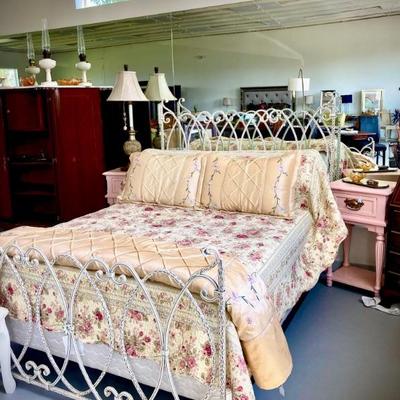 QUEEN BED from HGTV