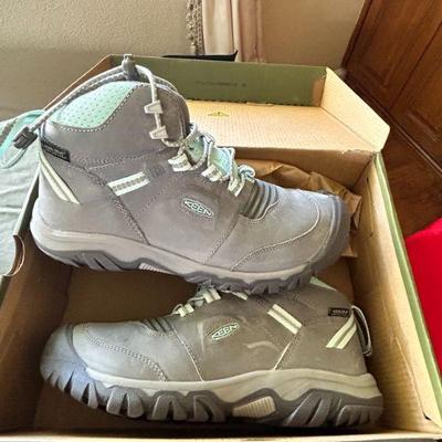 Brand new kids Keen's