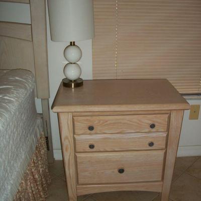 2nd Nightstand Bassett King Bedroom Suite