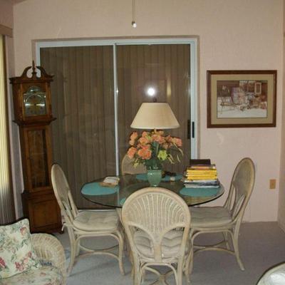 6pcs. Pennsylvania House Rattan and Wicker Table with glass top and 4 chairs