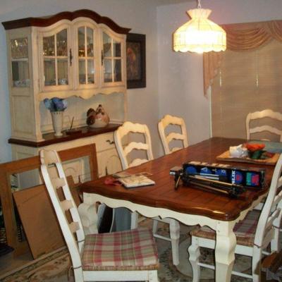 10pcs. Ethan Allen "French Country" Dining Room Suite