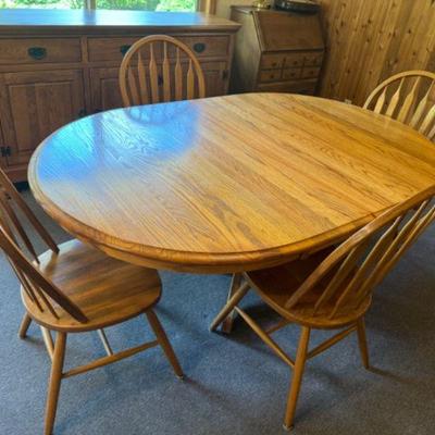	Expandable Dining Table w/ 1 Leaf & 4 Classic Windsor Chairs