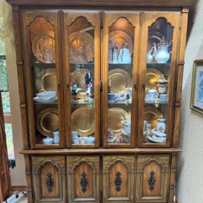China Cabinet / Hutch
