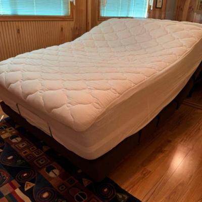 Beautyrest Plush Mattress w/ Rize Lift Platform & Massager Retail Value $1,000