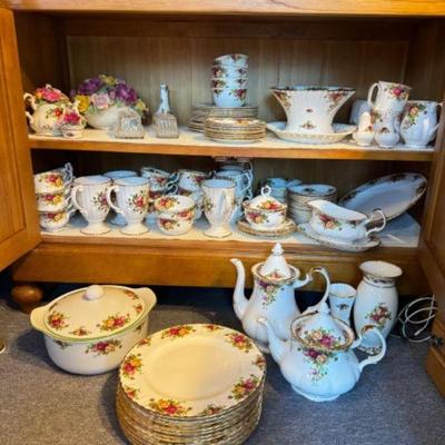 ﻿Royal Albert Old Country Roses Elegant Dinnerware & Teaware Set