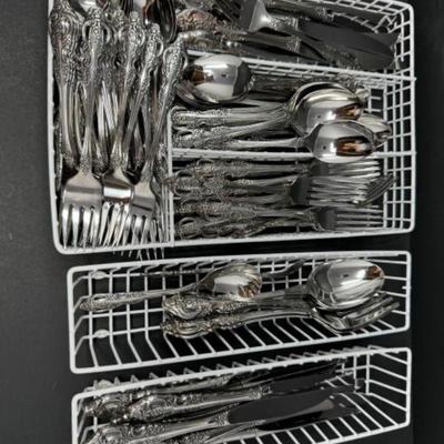 Oneida Stainless Steel Flatware Set