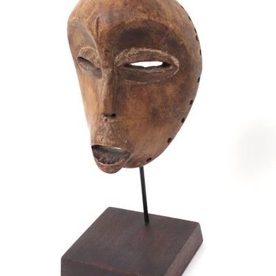 https://www.liveauctioneers.com/catalog/334859_antique-firearms-edged-weapons-and-jewelry/
