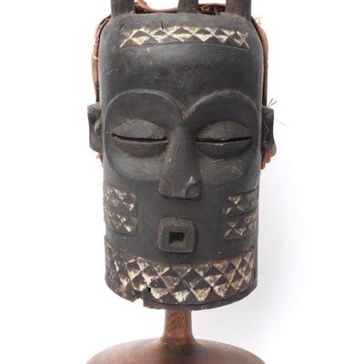 https://www.liveauctioneers.com/catalog/334859_antique-firearms-edged-weapons-and-jewelry/